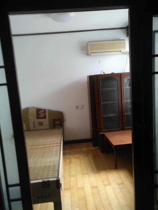 联丰北区，2室2厅1卫，67㎡，简装，租金2000元/月 租房