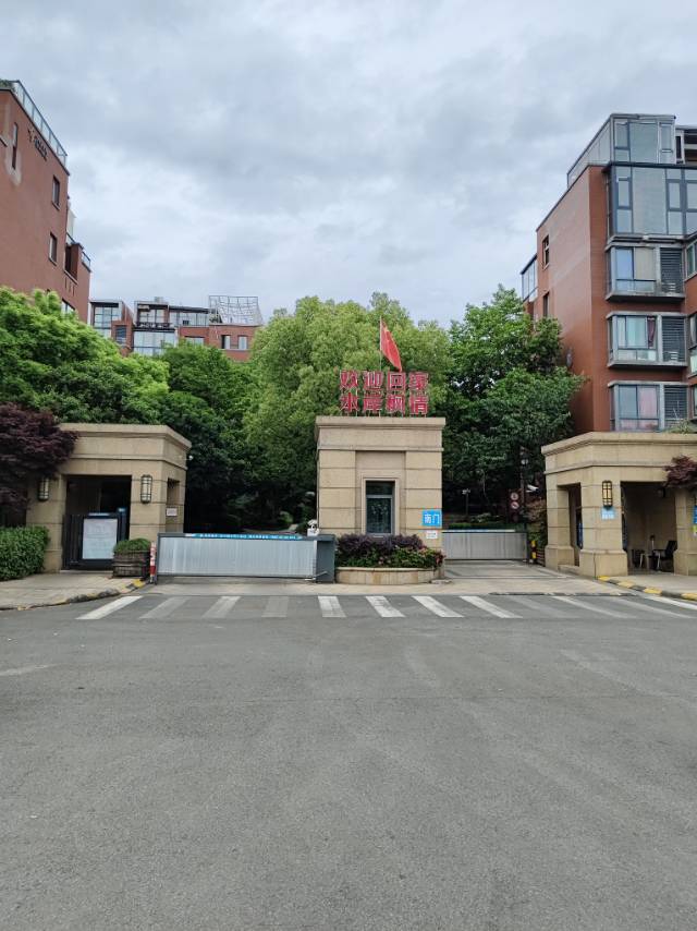 水岸枫情，2室2厅1卫，90.00㎡，精装，售价210万 二手房