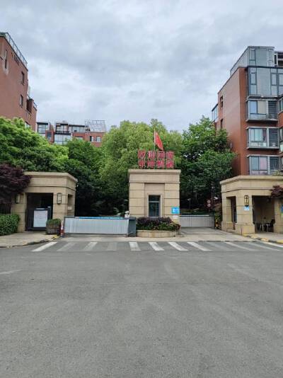 水岸枫情，3室2厅1卫，90.00㎡，精装，售价268万