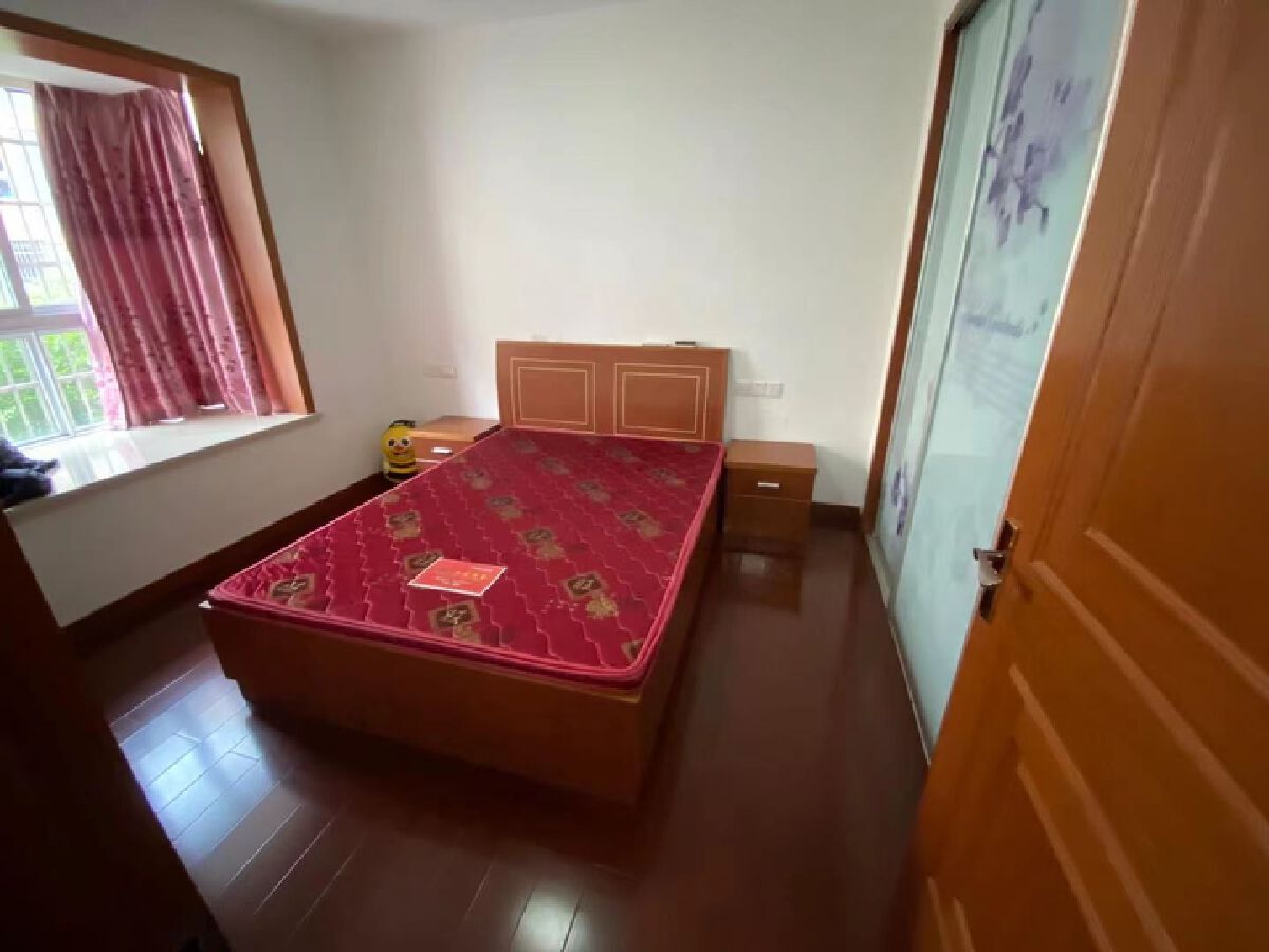 上冯新村，3室2厅1卫，103㎡，普装，售价90万 二手房