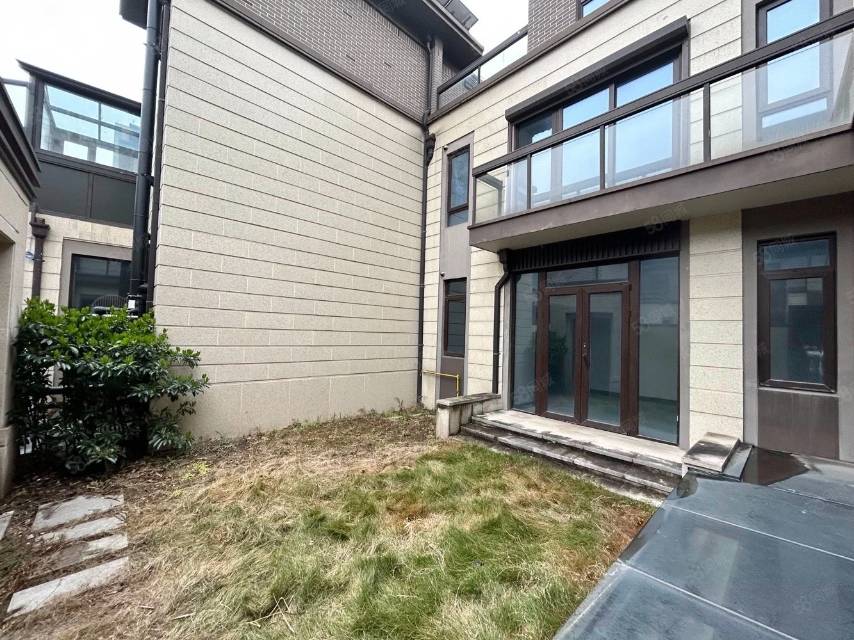 华堂嘉园，4室2厅3卫，167.00㎡，毛坯，售价750万 二手房