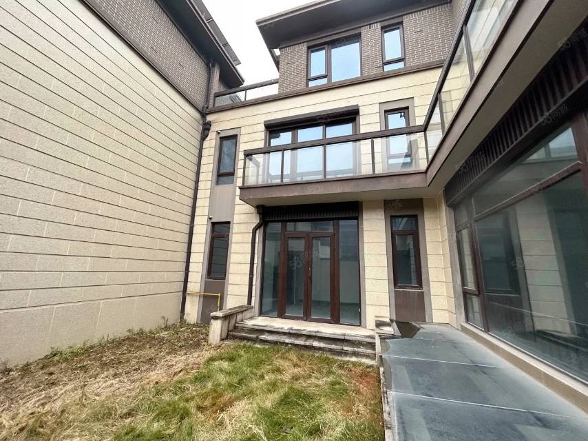 华堂嘉园，4室2厅3卫，167.00㎡，毛坯，售价750万 二手房