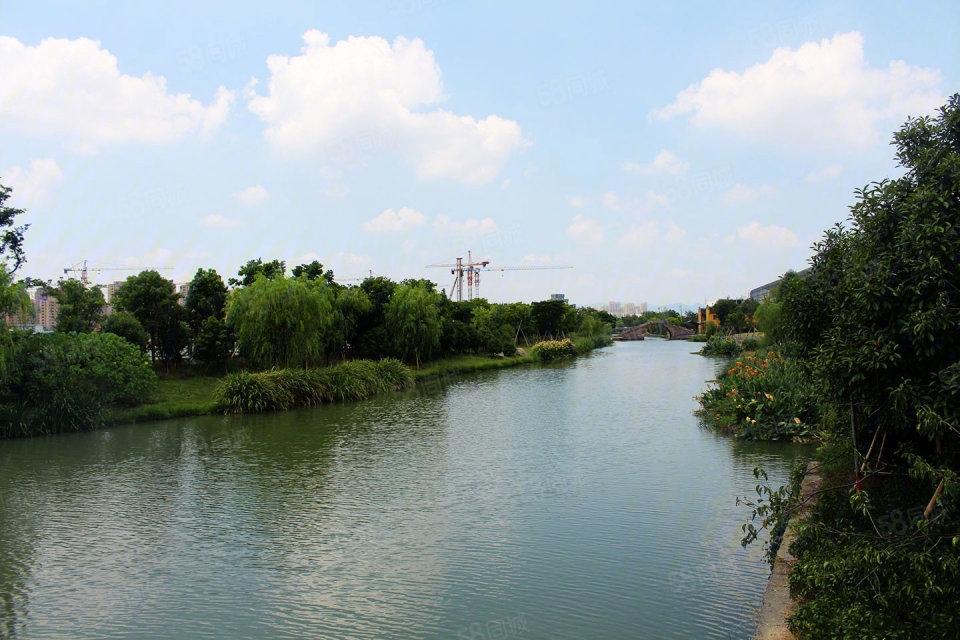 绿地观堂，4室2厅3卫，170.00㎡，别墅毛坯，售价368万 二手房