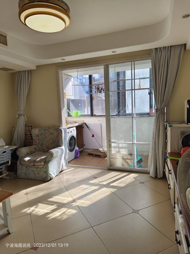 水岸枫情，3室2厅1卫，82.00㎡，精装，租金2300元/月 二手房