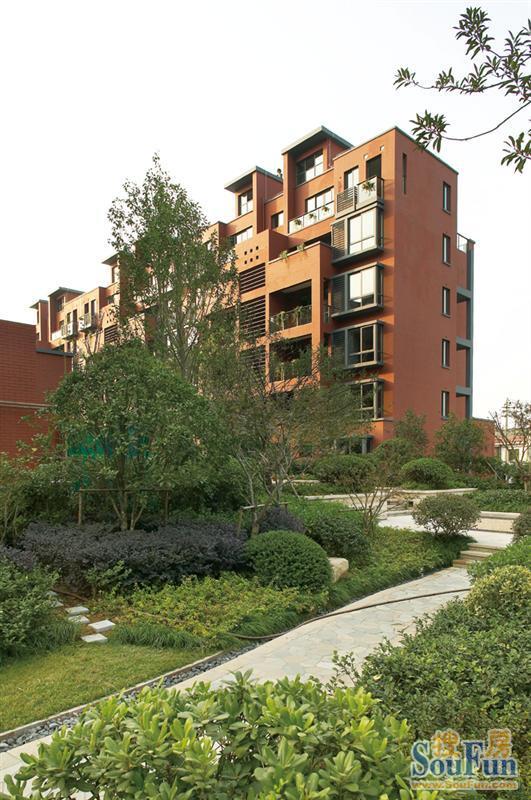 水岸枫情，2室2厅1卫，90.00㎡，精装，售价210万 二手房