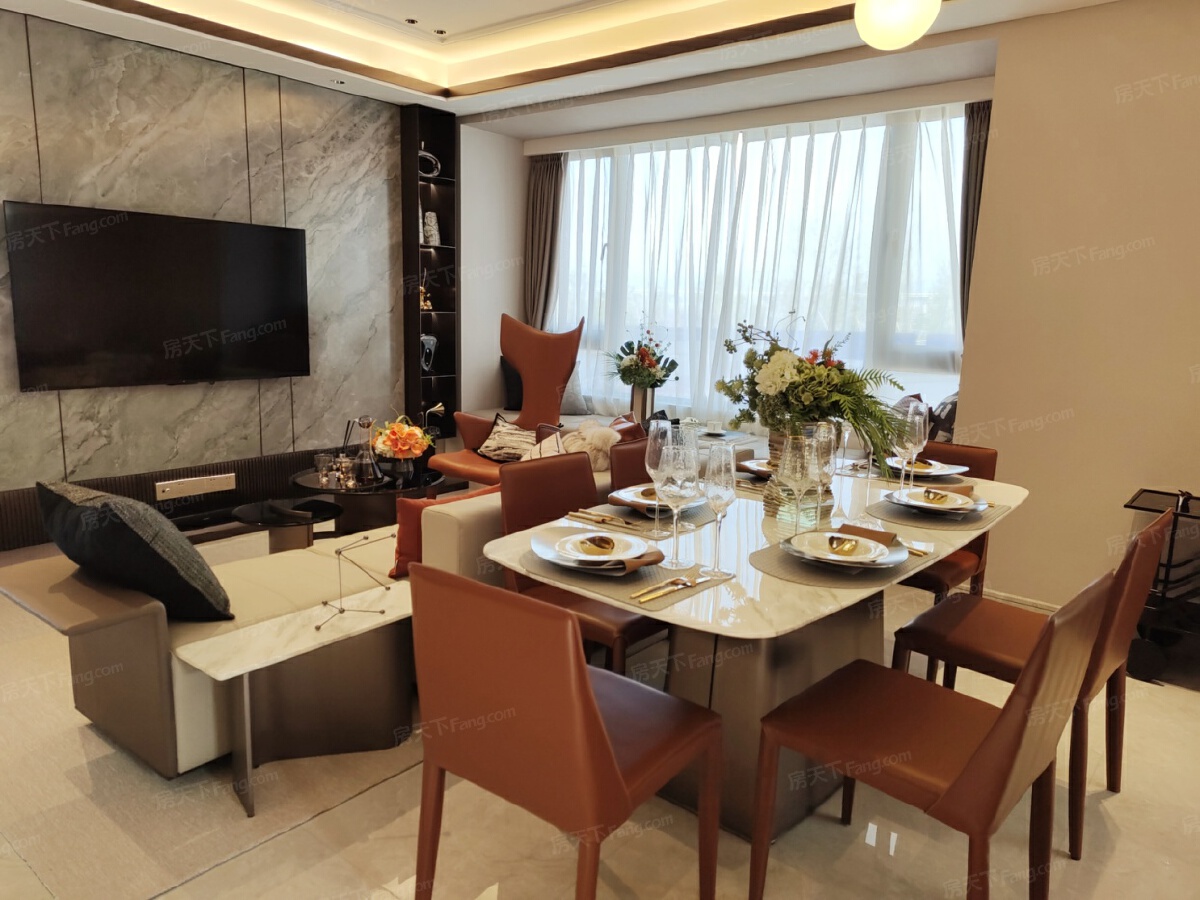 华堂嘉园，4室2厅2卫，139㎡，精装，售价360万 二手房