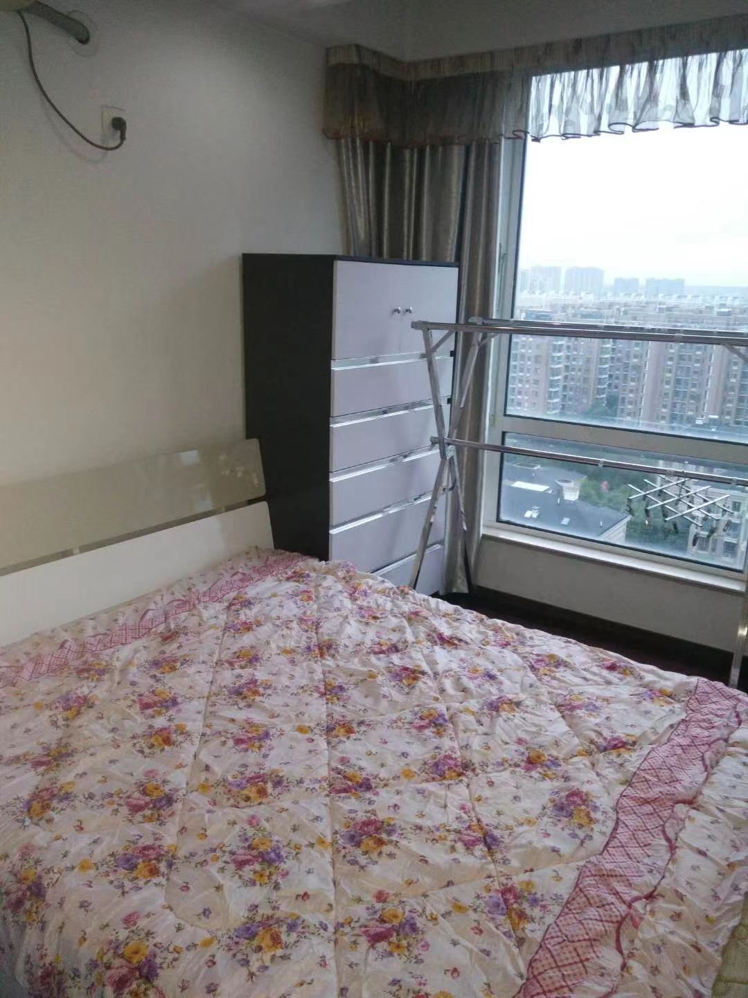 盛世华城，2室2厅1卫，76㎡，精装，租金2500元/月 租房