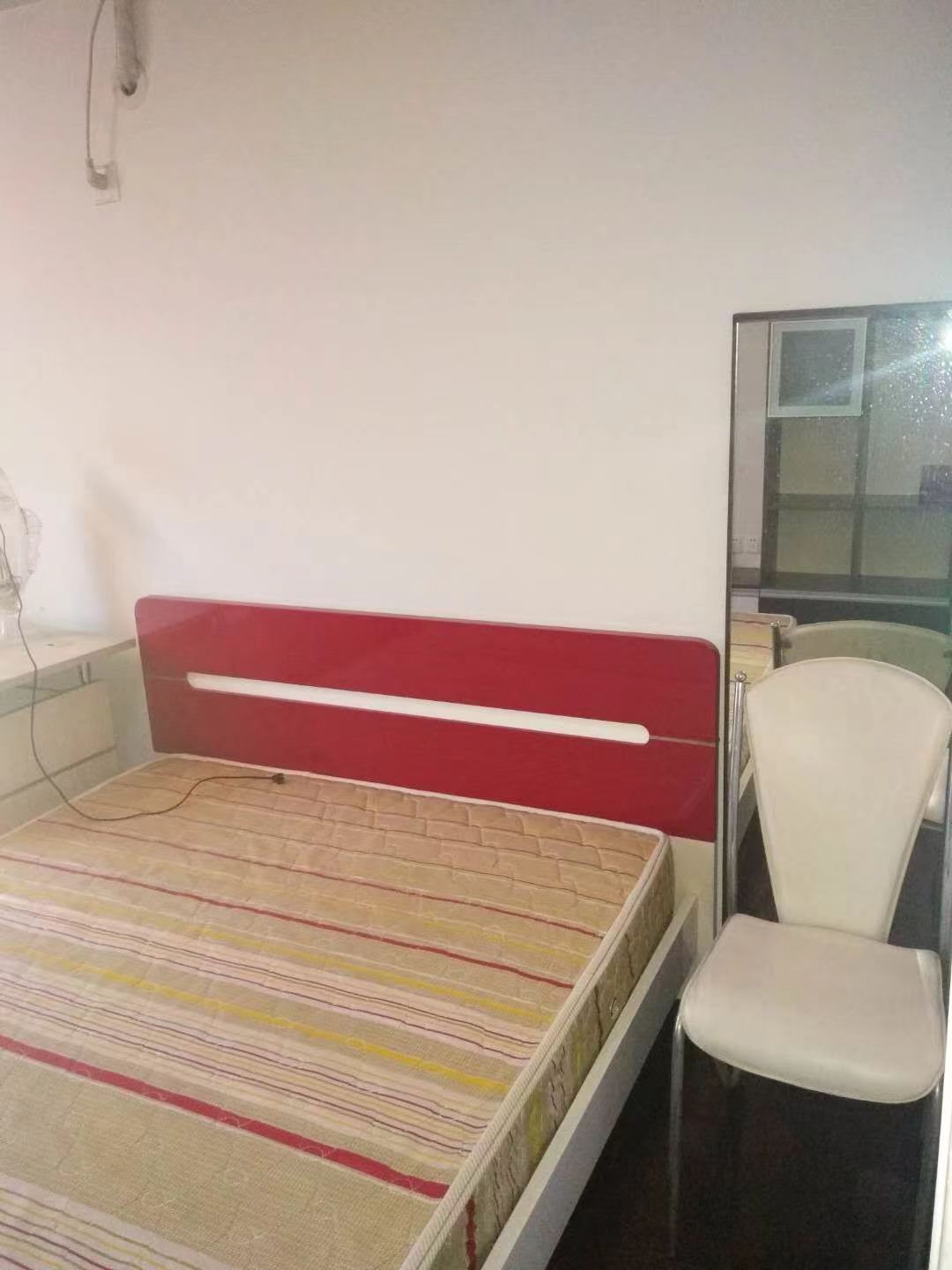 盛世华城，2室2厅1卫，76㎡，精装，租金2500元/月 租房