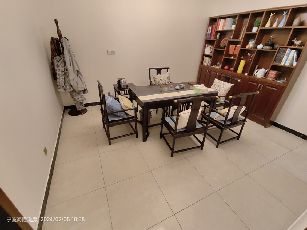 玉容山庄5室2厅2卫，198.00㎡，售价145.00万 二手房