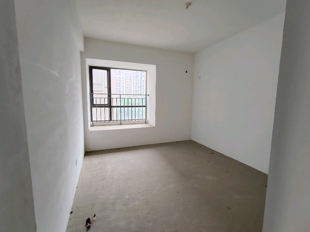 新筑鼎峰，4室2厅2卫，142.00㎡，毛坯，售价160万 二手房