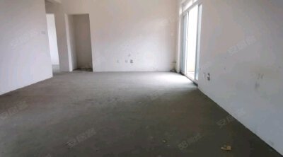 隆鑫印象城邦，3室2厅2卫，94㎡，毛坯，售价82万