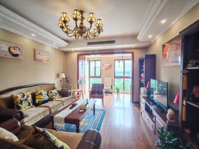 海悦豪庭一期，3室2厅2卫，112㎡，豪装，售价118万