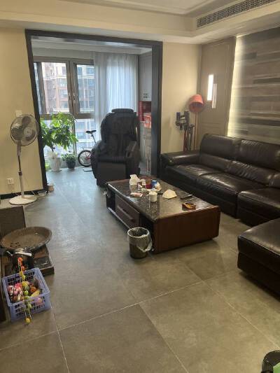 北大资源颐和雅郡一期，3室2厅2卫，131㎡，精装，售价130万