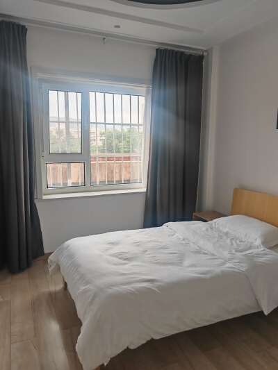 南湘园，3室2厅2卫，141㎡，售价71万