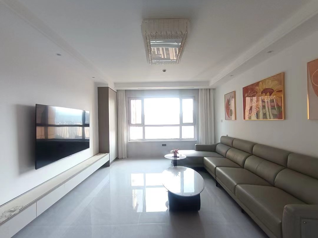 关川景湾三室精装，地理位置优越 二手房