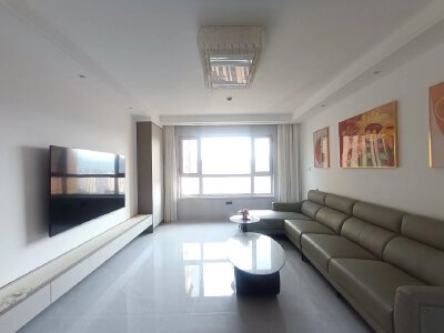 关川景湾三室精装，地理位置优越