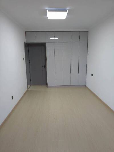 2室2厅1卫，76㎡，售价43.8万