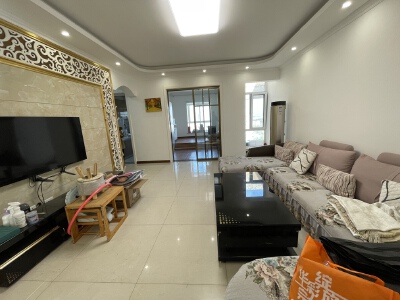 尚东书苑，3室2厅1卫，135㎡，精装，售价66万