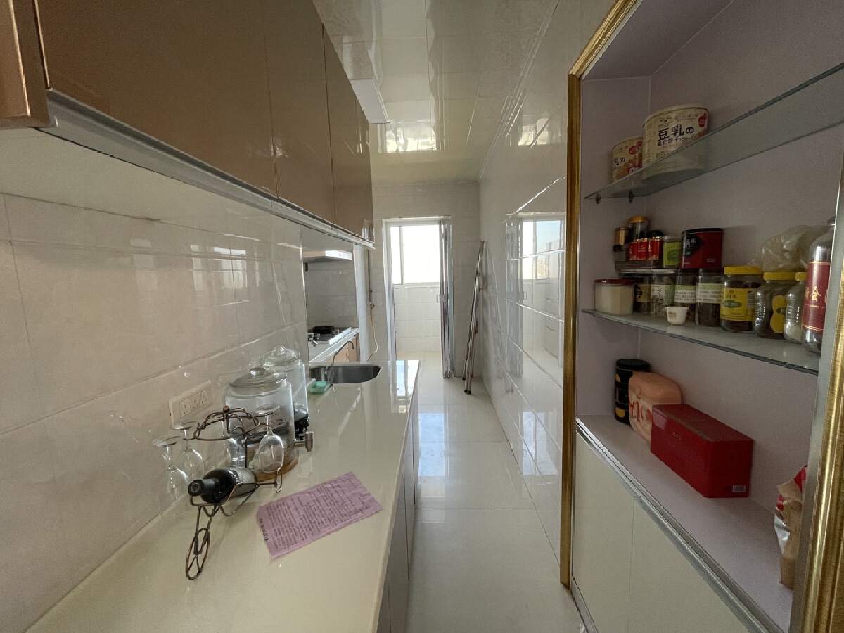 尚东书苑，3室2厅1卫，135㎡，精装，售价66万 二手房