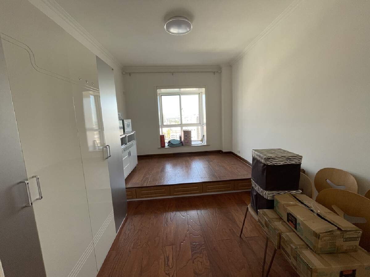 尚东书苑，3室2厅1卫，135㎡，精装，售价66万 二手房