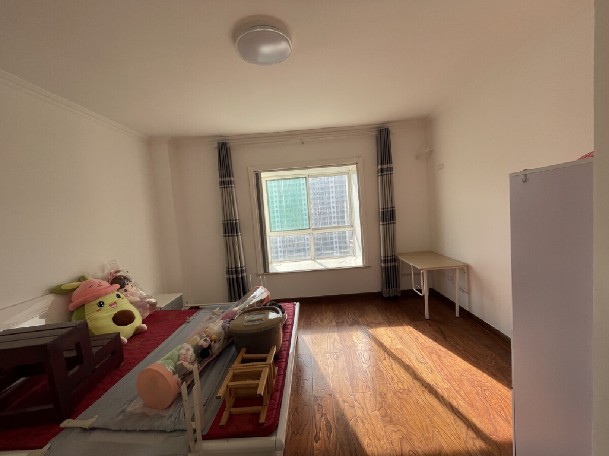 尚东书苑，3室2厅1卫，135㎡，精装，售价66万 二手房