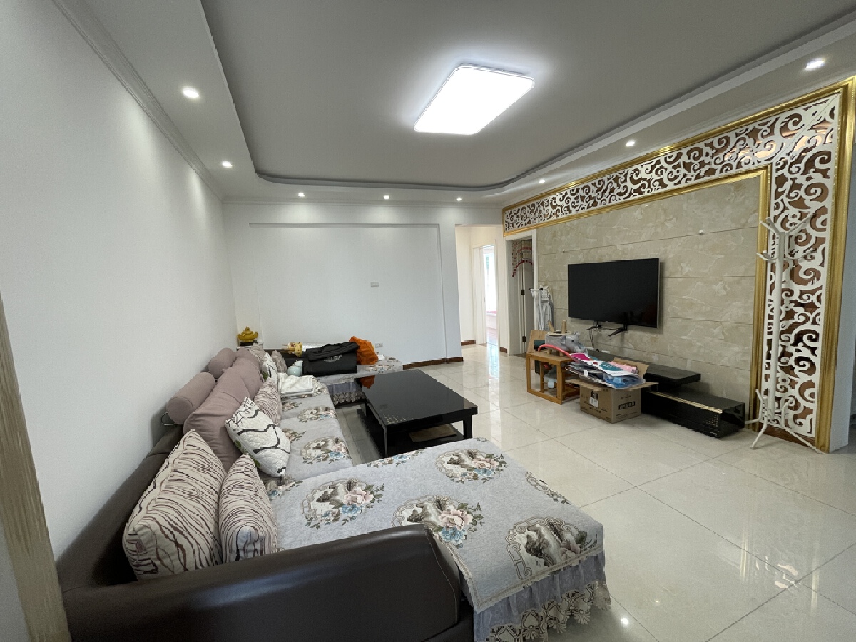 尚东书苑，3室2厅1卫，135㎡，精装，售价66万 二手房