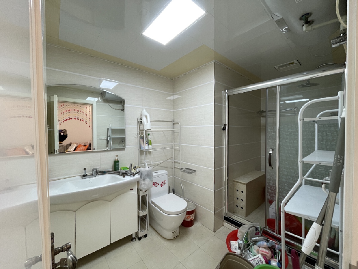 尚东书苑，3室2厅1卫，135㎡，精装，售价66万 二手房