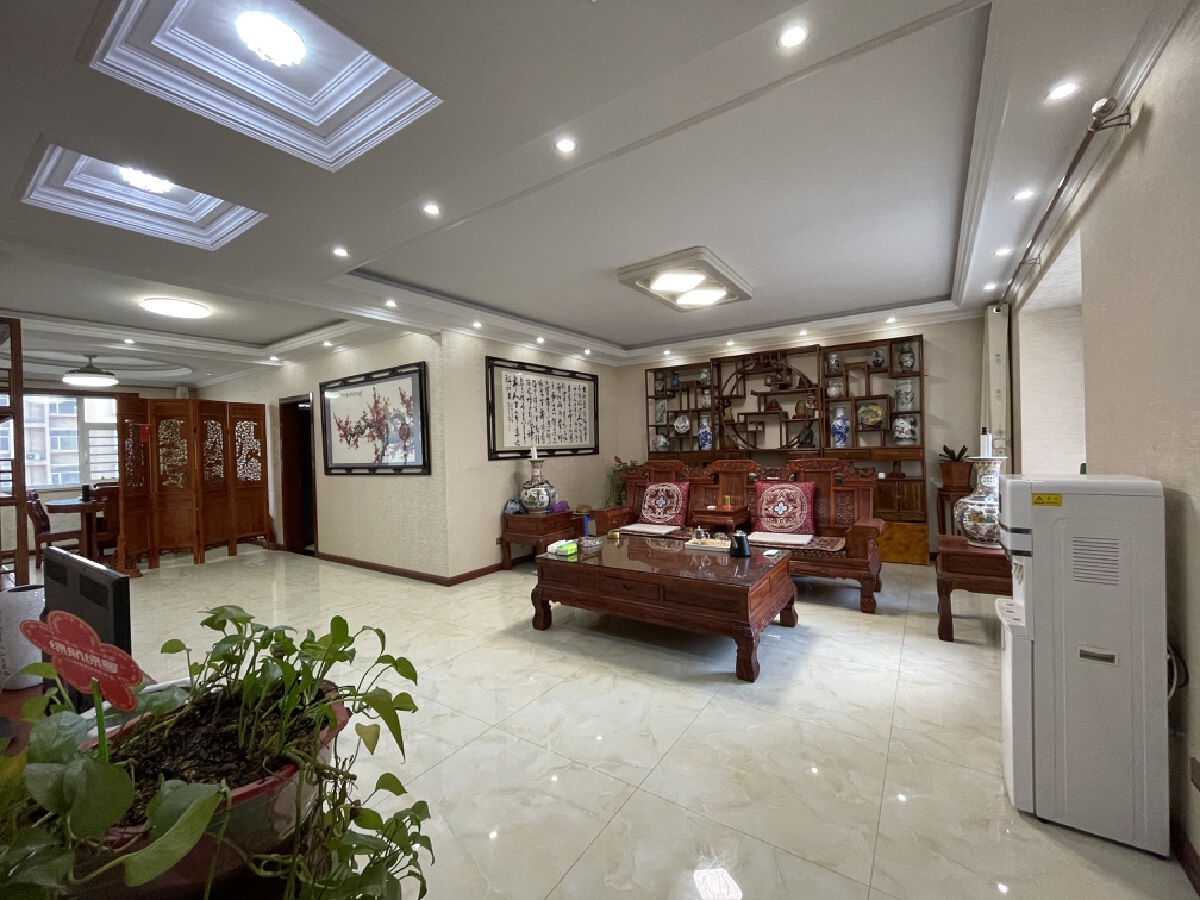 离柳小区，4室2厅2卫，170㎡，精装，售价52万 二手房