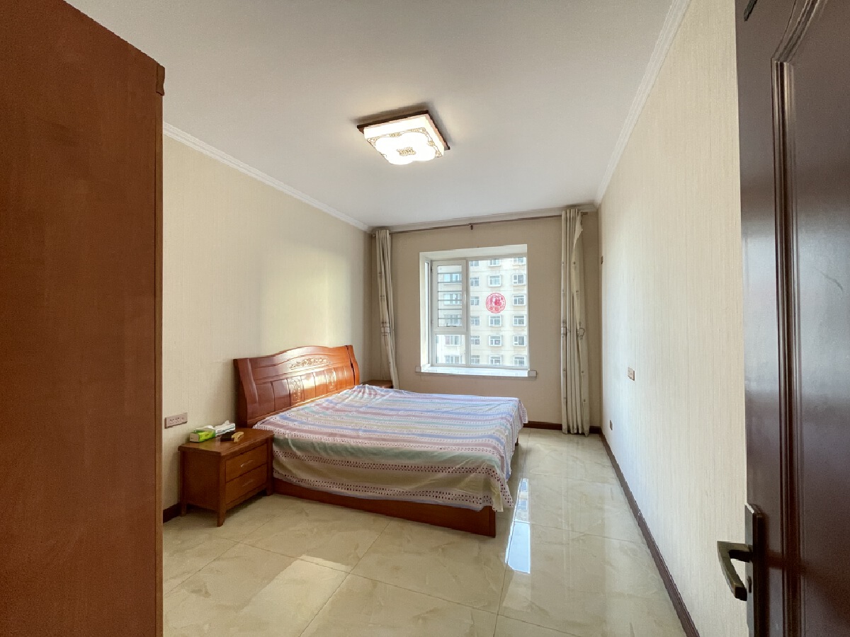 离柳小区，4室2厅2卫，170㎡，精装，售价52万 二手房