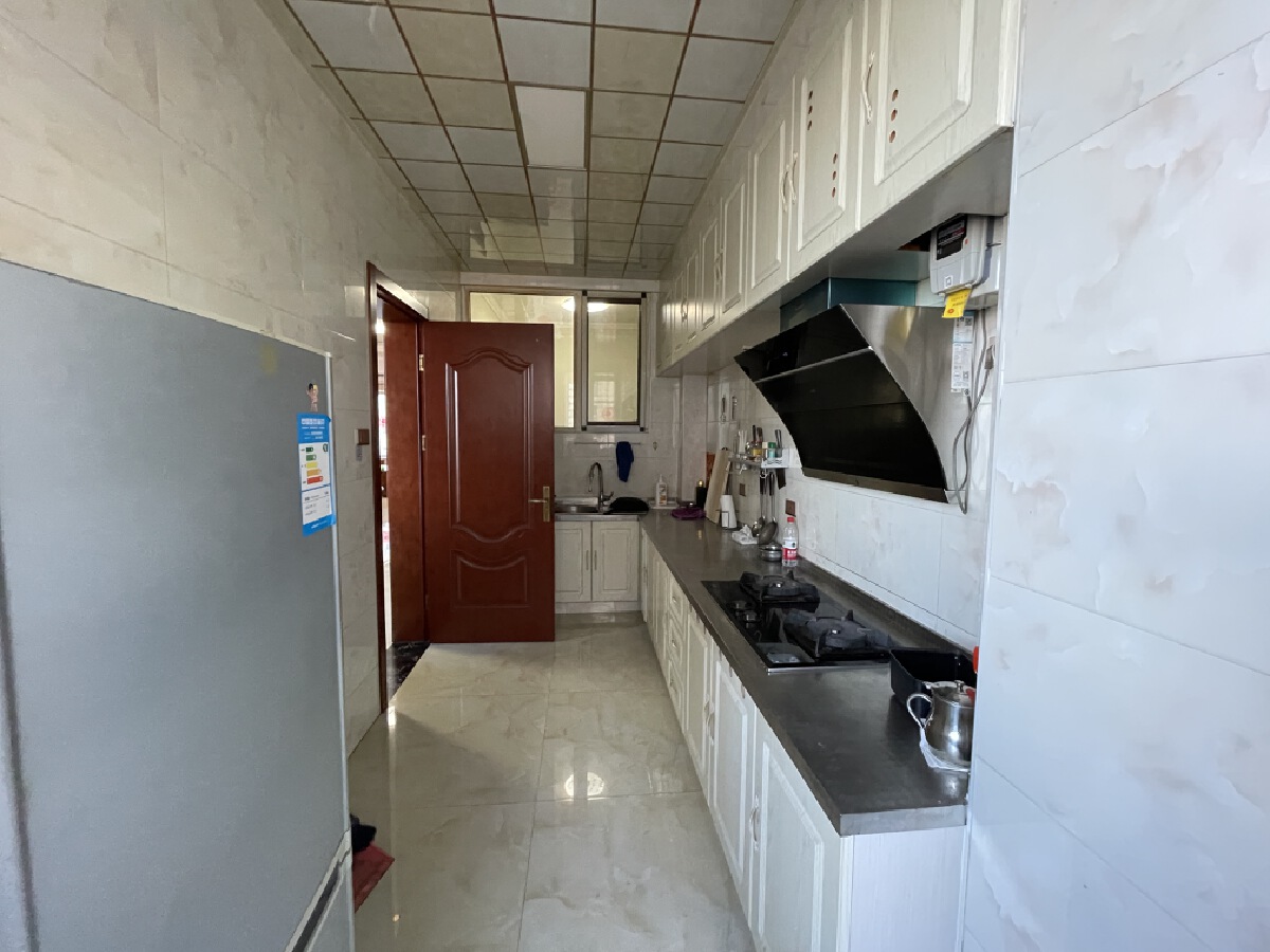 离柳小区，4室2厅2卫，170㎡，精装，售价52万 二手房