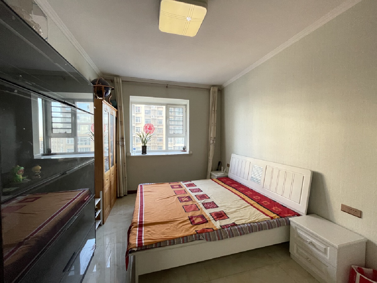 离柳小区，4室2厅2卫，170㎡，精装，售价52万 二手房