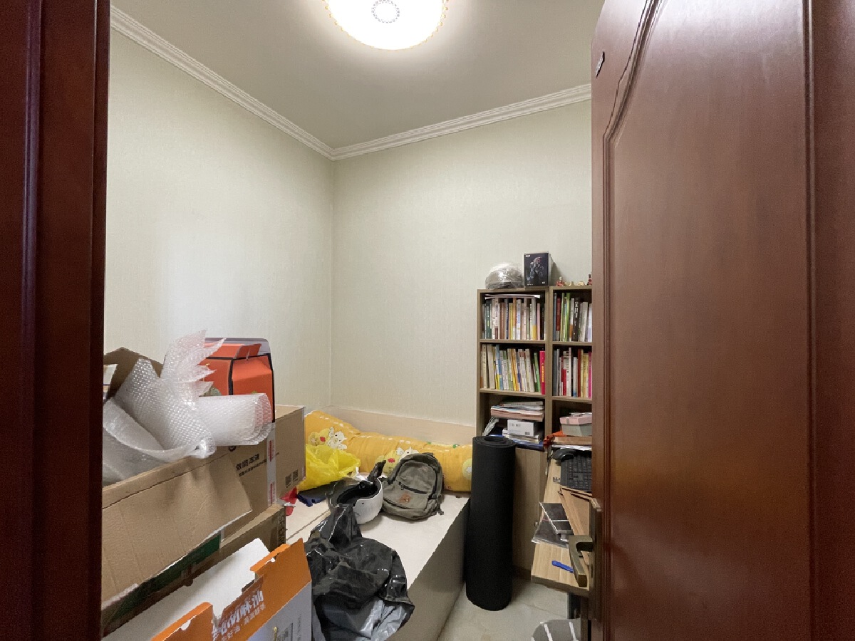 离柳小区，4室2厅2卫，170㎡，精装，售价52万 二手房