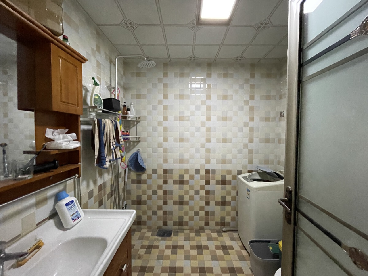 离柳小区，4室2厅2卫，170㎡，精装，售价52万 二手房