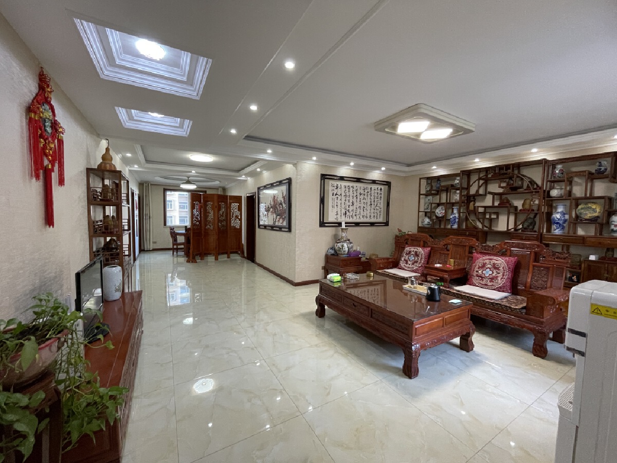 离柳小区，4室2厅2卫，170㎡，精装，售价52万 二手房