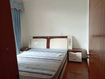 缤纷城，3室2厅2卫，133㎡，售价76万